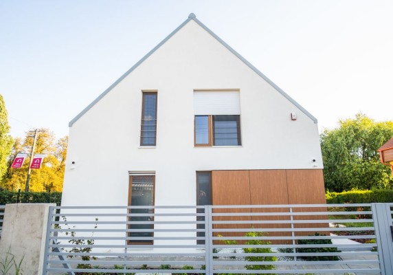 Intelligens otthonok: innovatív megoldások a fűtés, hűtés, árnyékolás és biztonság területén