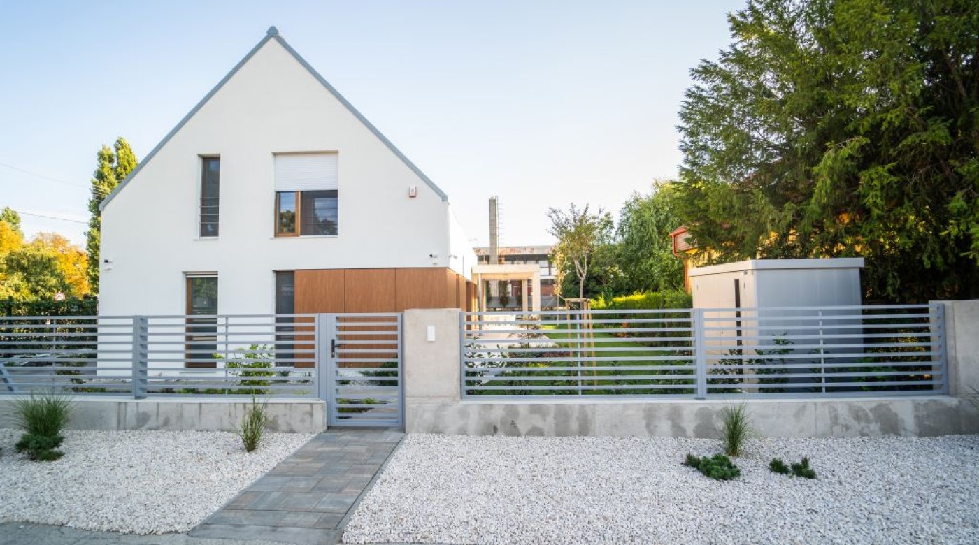 Intelligens otthonok: innovatív megoldások a fűtés, hűtés, árnyékolás és biztonság területén